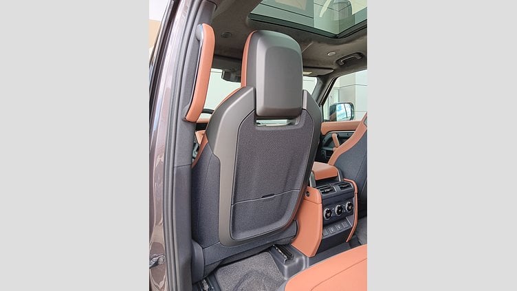 2025 SKLADOVÉ VOZIDLÁ Land Rover Defender 110 Charente Grey 4.4L 635PS P635 OCTA AWD Auto