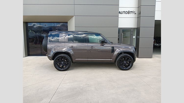 2025 SKLADOVÉ VOZIDLÁ Land Rover Defender 110 Charente Grey 4.4L 635PS P635 OCTA AWD Auto