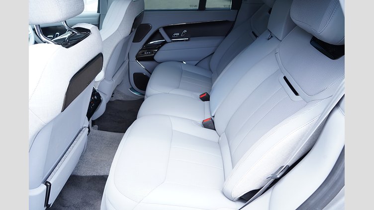 2023 認定中古車 Land Rover Range Rover フラックスシルバー - サテンフィニッシュ P530 AWD（AT） スタンダードホイールベース SV
