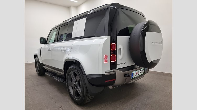2025 Rabljena vozila Land Rover Defender 110 Fuji White D250 AWD AUTOMATIC MHEV X-DYNAMIC SE 