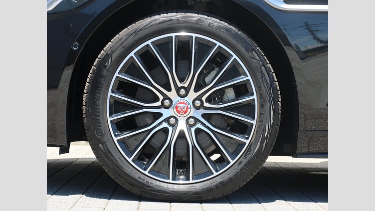 2020 認定中古車 Jaguar XE サントリーニブラック D200 AWD（オートマチック）MHEV 4 door Saloon R-DYNAMIC S