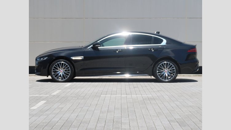 2020 認定中古車 Jaguar XE サントリーニブラック D200 AWD（オートマチック）MHEV 4 door Saloon R-DYNAMIC S
