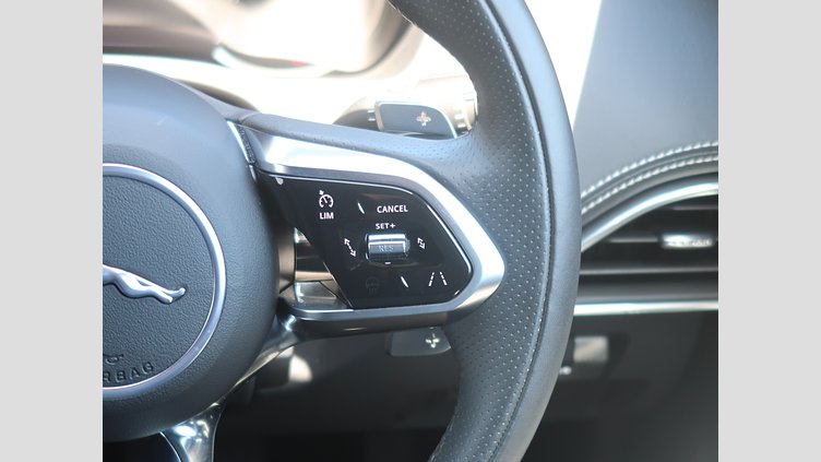 2020 認定中古車 Jaguar XE サントリーニブラック D200 AWD（オートマチック）MHEV 4 door Saloon R-DYNAMIC S