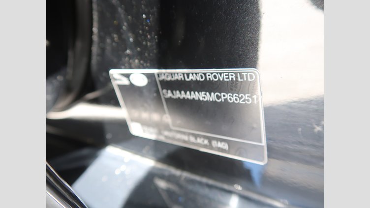 2020 認定中古車 Jaguar XE サントリーニブラック D200 AWD（オートマチック）MHEV 4 door Saloon R-DYNAMIC S