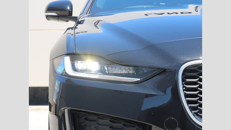 2020 認定中古車 Jaguar XE サントリーニブラック D200 AWD（オートマチック）MHEV 4 door Saloon R-DYNAMIC S