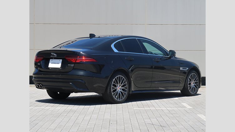 2020 認定中古車 Jaguar XE サントリーニブラック D200 AWD（オートマチック）MHEV 4 door Saloon R-DYNAMIC S