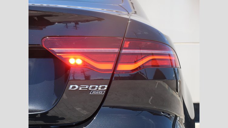 2020 認定中古車 Jaguar XE サントリーニブラック D200 AWD（オートマチック）MHEV 4 door Saloon R-DYNAMIC S