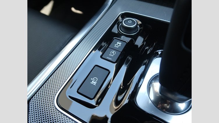 2020 認定中古車 Jaguar XE サントリーニブラック D200 AWD（オートマチック）MHEV 4 door Saloon R-DYNAMIC S