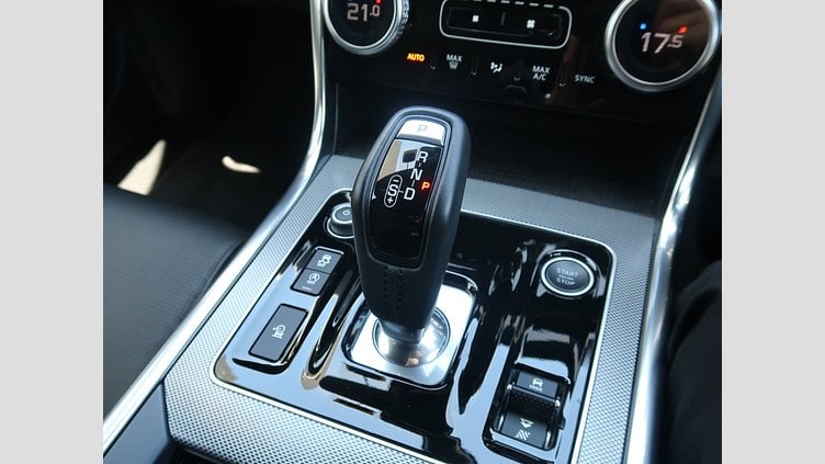 2020 認定中古車 Jaguar XE サントリーニブラック D200 AWD（オートマチック）MHEV 4 door Saloon R-DYNAMIC S