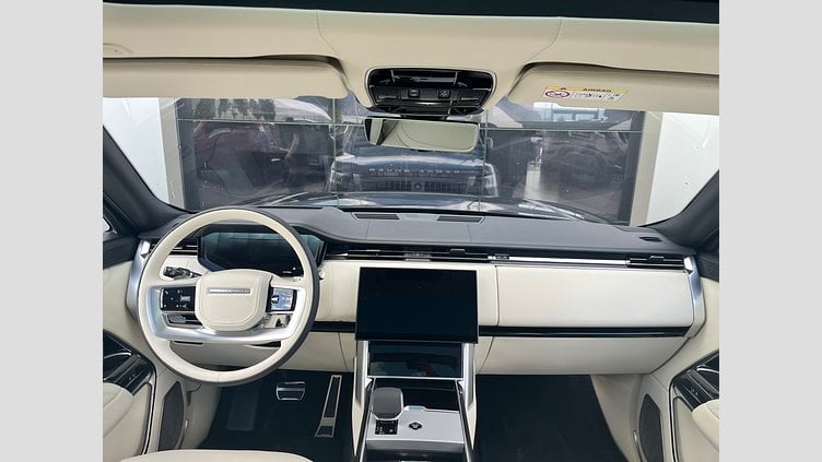 2025 SKLADOVÉ VOZIDLÁ Land Rover Range Rover Čierna Santorini P530 AWD SWB Autobiography