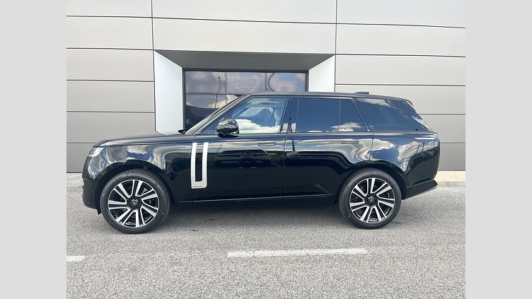 2025 SKLADOVÉ VOZIDLÁ Land Rover Range Rover Čierna Santorini P530 AWD SWB Autobiography