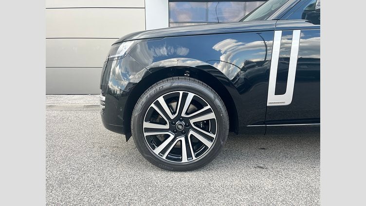 2025 SKLADOVÉ VOZIDLÁ Land Rover Range Rover Čierna Santorini P530 AWD SWB Autobiography