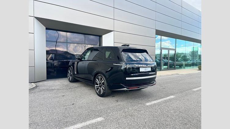 2025 SKLADOVÉ VOZIDLÁ Land Rover Range Rover Čierna Santorini P530 AWD SWB Autobiography