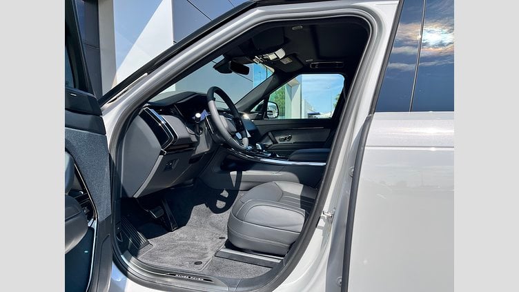 2025 SKLADOVÉ VOZIDLÁ Land Rover Range Rover Sport Sivá Borasco P460e PHEV AWD  Dynamic SE