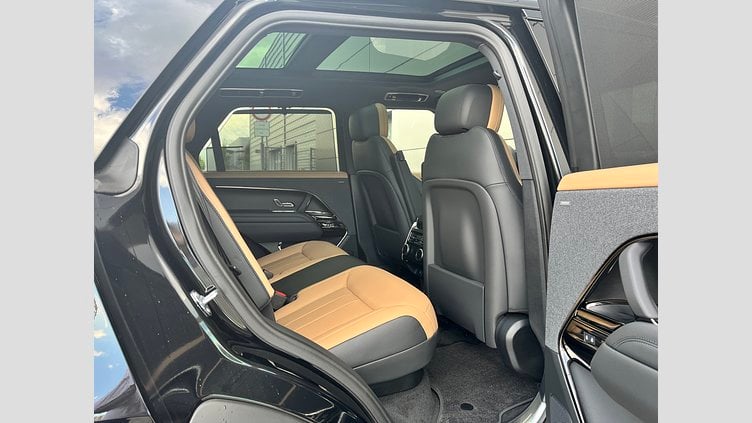 2025 SKLADOVÉ VOZIDLÁ Land Rover Range Rover Sport Čierna Santorini D300 MHEV AWD  Dynamic SE