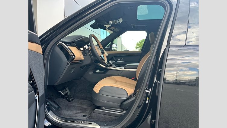 2025 SKLADOVÉ VOZIDLÁ Land Rover Range Rover Sport Čierna Santorini D300 MHEV AWD  Dynamic SE