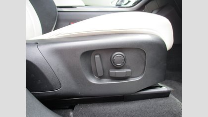 Range Rover Velar 16