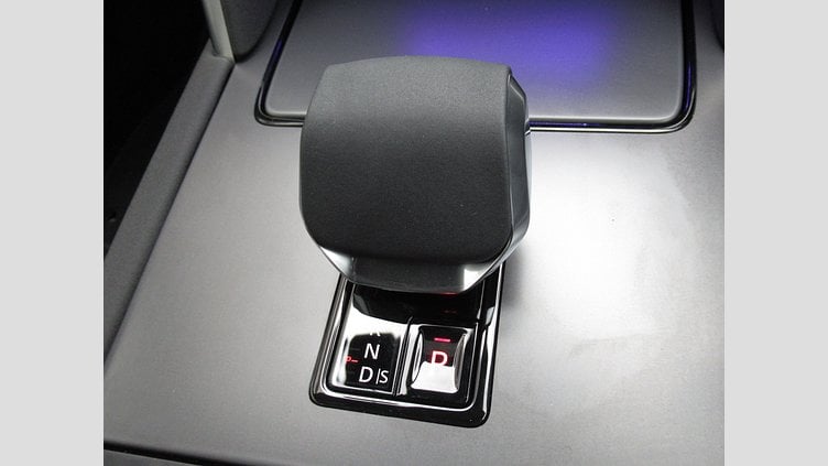 2024 認定中古車 Land Rover Discovery Sport サントリーニブラック プラグインハイブリッド（ガソリン） 標準ホイール Dynamic HSE