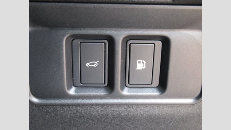 2024 認定中古車 Land Rover Discovery Sport サントリーニブラック プラグインハイブリッド（ガソリン） 標準ホイール Dynamic HSE