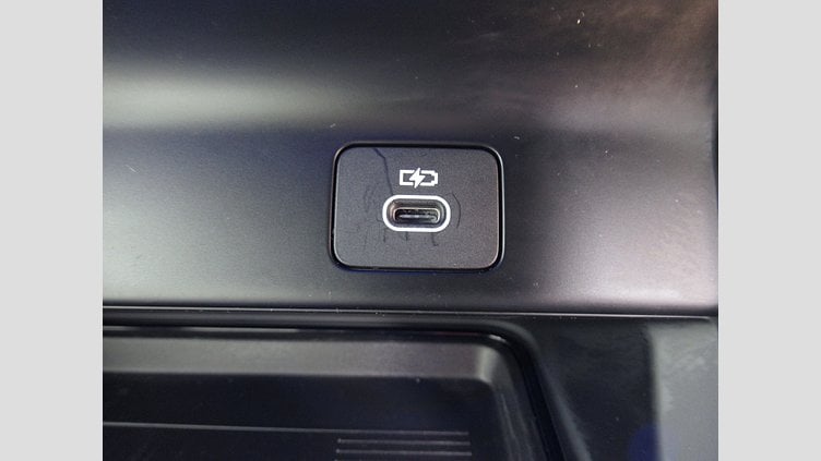 2024 認定中古車 Land Rover Discovery Sport サントリーニブラック プラグインハイブリッド（ガソリン） 標準ホイール Dynamic HSE