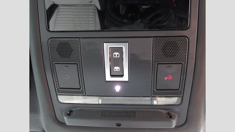 2024 認定中古車 Land Rover Discovery Sport サントリーニブラック プラグインハイブリッド（ガソリン） 標準ホイール Dynamic HSE