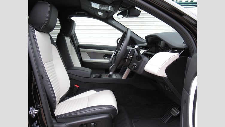 2024 認定中古車 Land Rover Discovery Sport サントリーニブラック プラグインハイブリッド（ガソリン） 標準ホイール Dynamic HSE