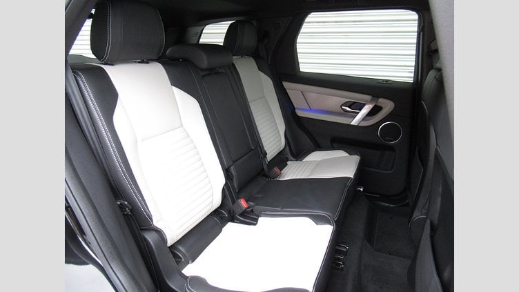 2024 認定中古車 Land Rover Discovery Sport サントリーニブラック プラグインハイブリッド（ガソリン） 標準ホイール Dynamic HSE