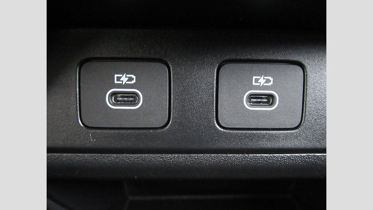 2024 認定中古車 Land Rover Discovery Sport サントリーニブラック プラグインハイブリッド（ガソリン） 標準ホイール Dynamic HSE