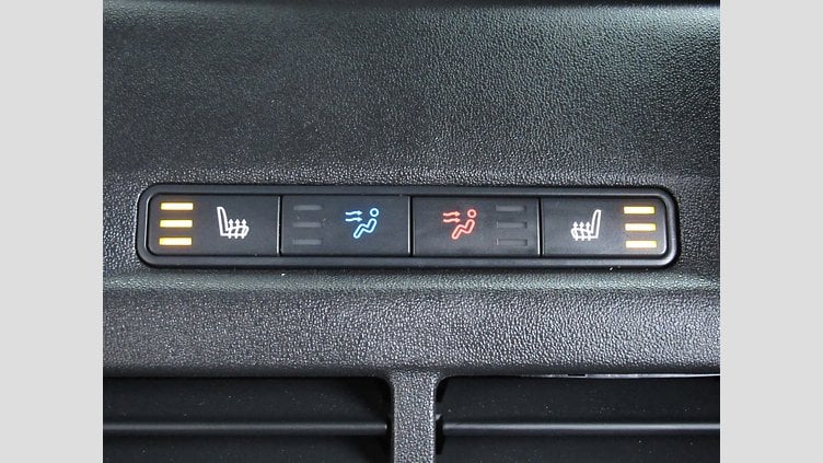 2024 認定中古車 Land Rover Discovery Sport サントリーニブラック プラグインハイブリッド（ガソリン） 標準ホイール Dynamic HSE