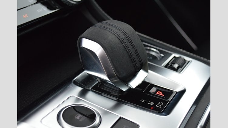 2022 認定中古車 Jaguar F-Pace ハクバシルバー D204 AWD（オートマチック）MHEV R-DYNAMIC SE