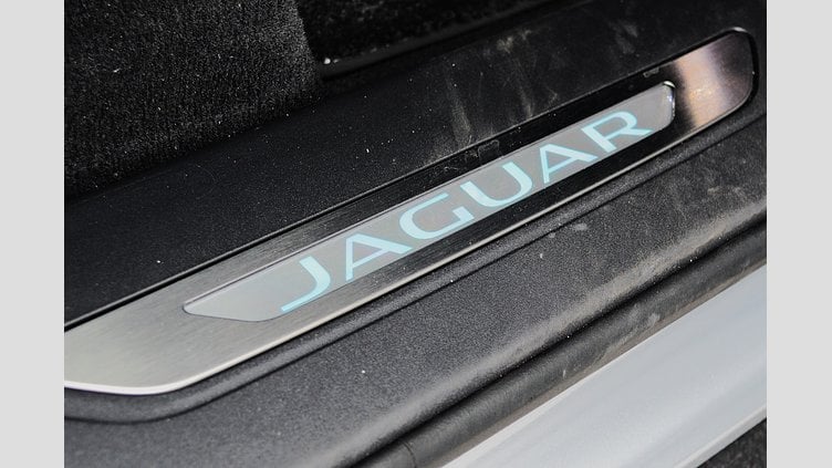 2022 認定中古車 Jaguar F-Pace ハクバシルバー D204 AWD（オートマチック）MHEV R-DYNAMIC SE