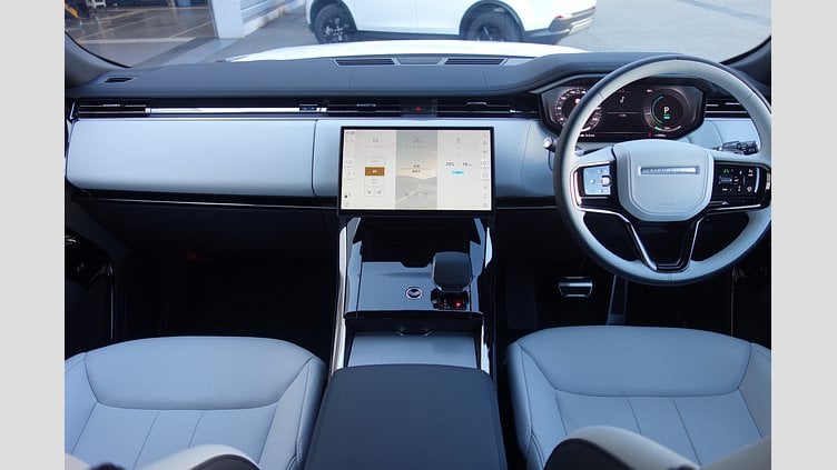 2024 認定中古車 Land Rover Range Rover Sport オストゥーニパールホワイト P550eプラグインハイブリッド（ガソリン） スタンダードホイールベース Dynamic SE