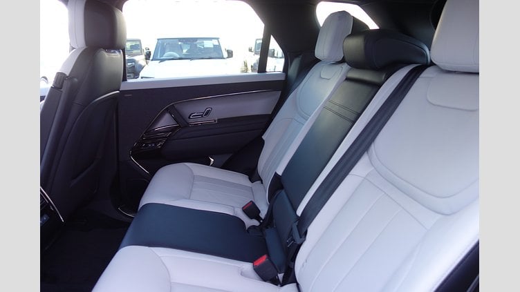 2024 認定中古車 Land Rover Range Rover Sport オストゥーニパールホワイト P550eプラグインハイブリッド（ガソリン） スタンダードホイールベース Dynamic SE