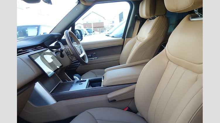 2024 認定中古車 Land Rover Range Rover オストゥーニパールホワイト（お取り扱いの有無については正規ディーラーにお問い合わせください） D300 AWD MHEV（AT） スタンダードホイールベース Autobiography