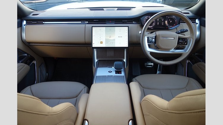2024 認定中古車 Land Rover Range Rover オストゥーニパールホワイト（お取り扱いの有無については正規ディーラーにお問い合わせください） D300 AWD MHEV（AT） スタンダードホイールベース Autobiography