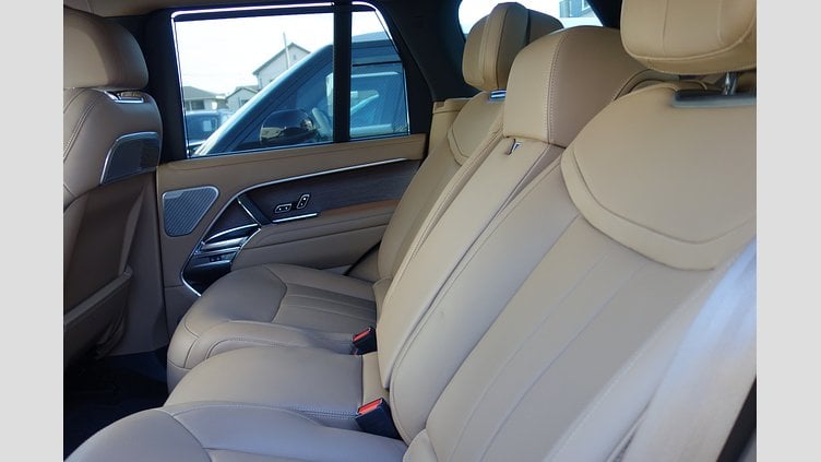 2024 認定中古車 Land Rover Range Rover オストゥーニパールホワイト（お取り扱いの有無については正規ディーラーにお問い合わせください） D300 AWD MHEV（AT） スタンダードホイールベース Autobiography