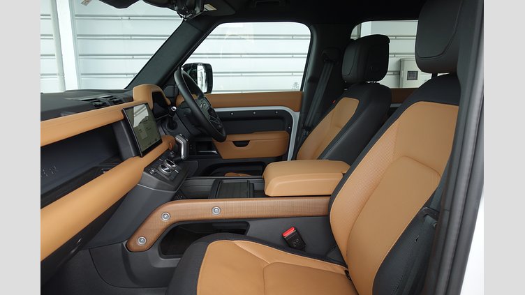 2023 認定中古車 Land Rover Defender 110 ユーロンホワイト D300 AWD（AT） X-DYNAMIC HSE