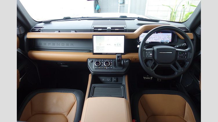 2023 認定中古車 Land Rover Defender 110 ユーロンホワイト D300 AWD（AT） X-DYNAMIC HSE