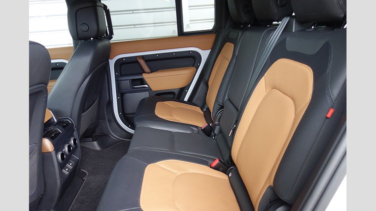 2023 認定中古車 Land Rover Defender 110 ユーロンホワイト D300 AWD（AT） X-DYNAMIC HSE