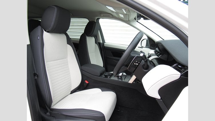 2024 認定中古車 Land Rover Discovery Sport オストゥーニパールホワイト D200マイルドハイブリッド（ディーゼル） 標準ホイール S