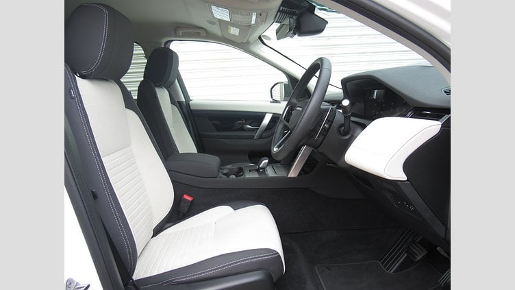 2024 認定中古車 Land Rover Discovery Sport オストゥーニパールホワイト D200マイルドハイブリッド（ディーゼル） 標準ホイール S