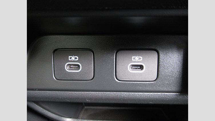 2024 認定中古車 Land Rover Discovery Sport オストゥーニパールホワイト D200マイルドハイブリッド（ディーゼル） 標準ホイール S