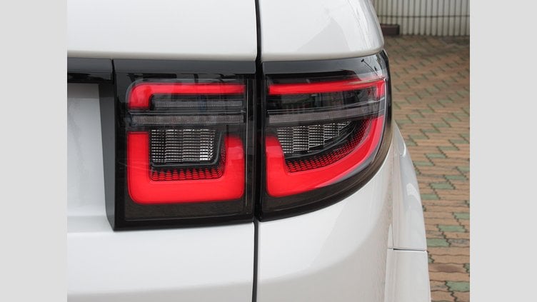 2024 認定中古車 Land Rover Discovery Sport オストゥーニパールホワイト D200マイルドハイブリッド（ディーゼル） 標準ホイール S