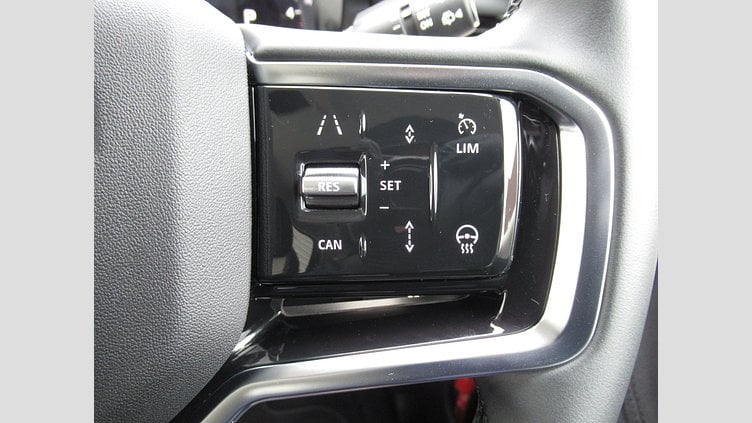 2024 認定中古車 Land Rover Discovery Sport オストゥーニパールホワイト D200マイルドハイブリッド（ディーゼル） 標準ホイール S
