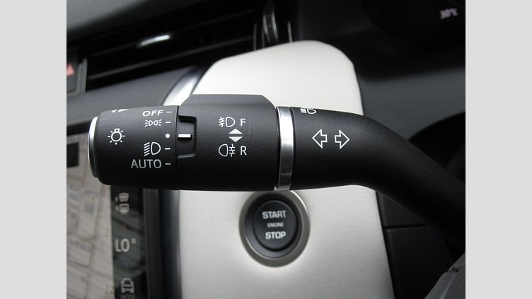 2024 認定中古車 Land Rover Discovery Sport オストゥーニパールホワイト D200マイルドハイブリッド（ディーゼル） 標準ホイール S