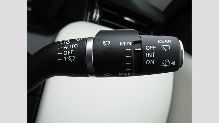 2024 認定中古車 Land Rover Discovery Sport オストゥーニパールホワイト D200マイルドハイブリッド（ディーゼル） 標準ホイール S
