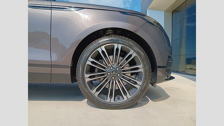2025 SKLADOVÉ VOZIDLÁ Land Rover Range Rover Velar Charente Grey 3.0D I6 300PS MHEV  Dynamic SE 