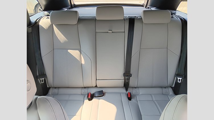 2025 SKLADOVÉ VOZIDLÁ Land Rover Range Rover Velar Charente Grey 3.0D I6 300PS MHEV  Dynamic SE 