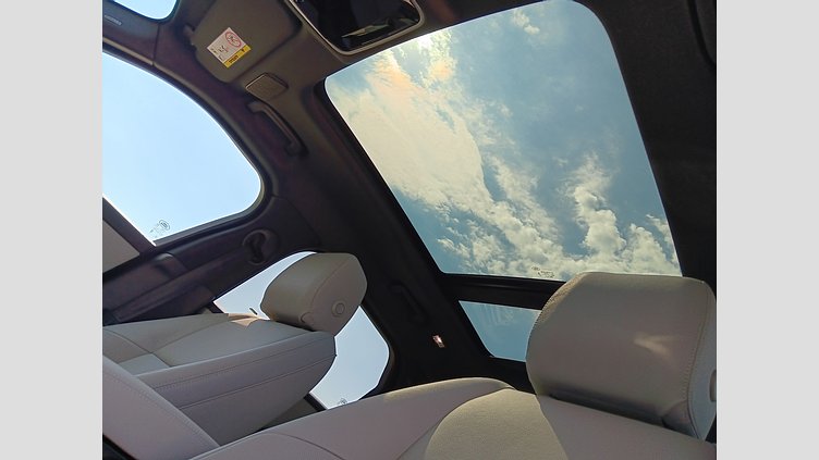 2025 SKLADOVÉ VOZIDLÁ Land Rover Range Rover Velar Charente Grey 3.0D I6 300PS MHEV  Dynamic SE 