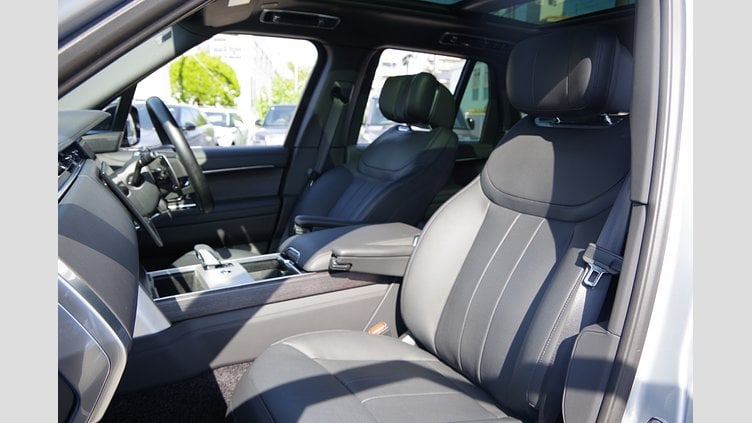 2024 認定中古車 Land Rover Range Rover ハクバシルバー D300 AWD MHEV（AT） スタンダードホイールベース Autobiography